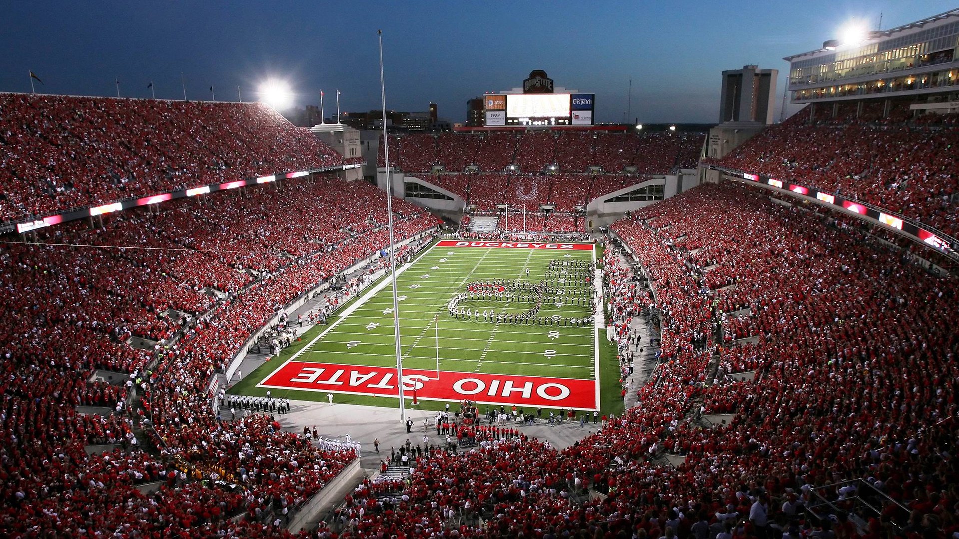 拜仁击溃皇马,F1新赛季揭幕战,为何上演了一场足球大戏?