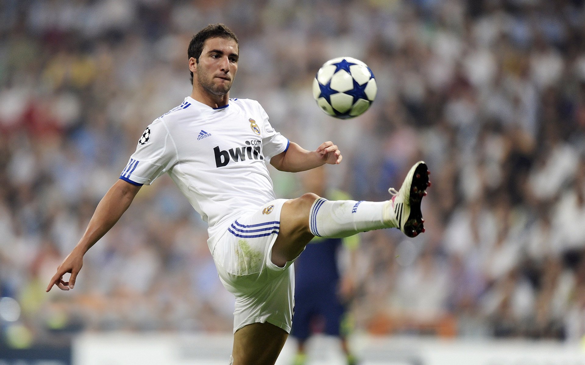 格列兹曼生涯之夜,一箭穿双雄,阿森纳与尤文共证传奇